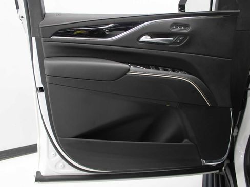 Used 2023 Cadillac Escalade V w/ LPO, ONYX Package image 17