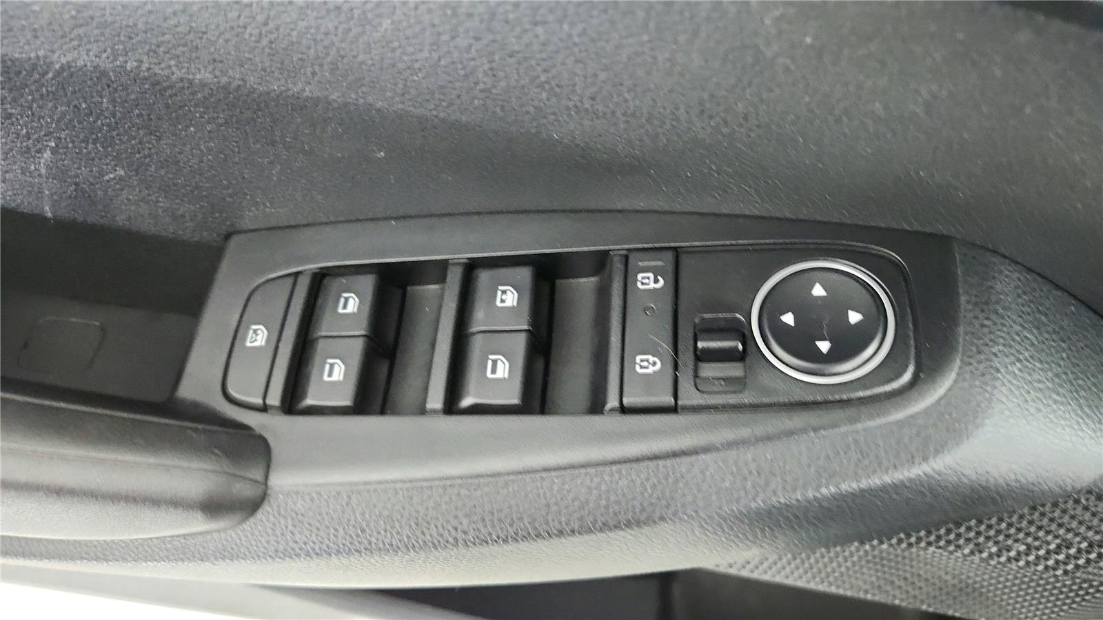 Used 2025 Kia Seltos LX AWD/4WD image 17