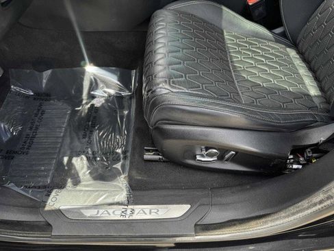 Used 2019 Jaguar F-PACE SVR image 17