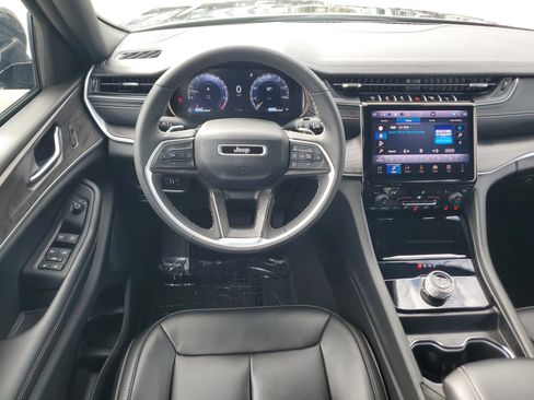 Used 2024 Jeep Grand Cherokee Limited w/ Black Appearance Package image 20