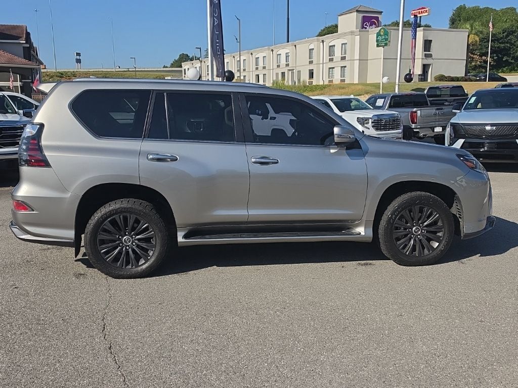 Used 2023 Lexus GX 460 Premium w/ Accessory Package AWD/4WD image 8