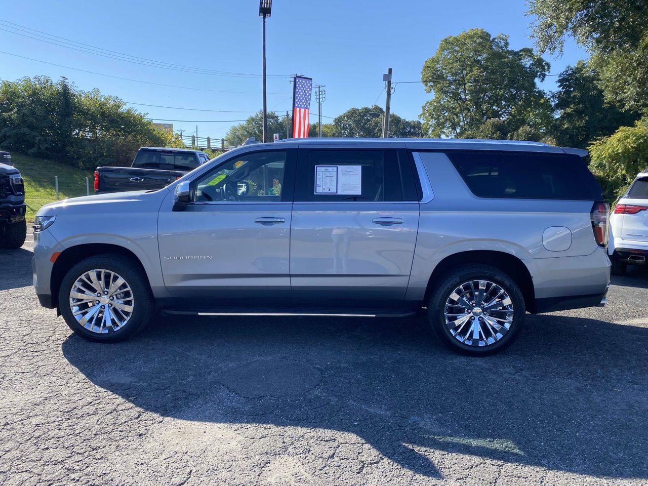 Used 2024 Chevrolet Suburban Premier RWD image 4