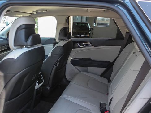 Used 2025 Kia Sportage EX AWD/4WD image 23