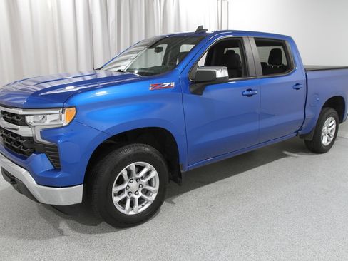 Used 2022 Chevrolet Silverado 1500 LT image 3