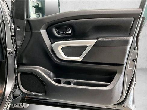 Used 2016 Nissan Titan SL RWD image 19