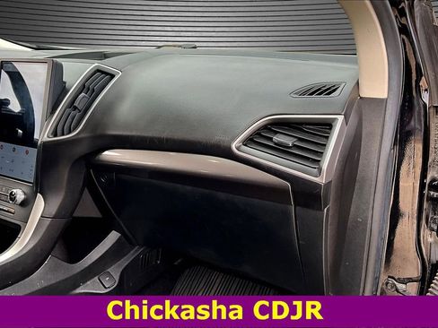 Used 2023 Ford Edge SE w/ Black Appearance Package image 24