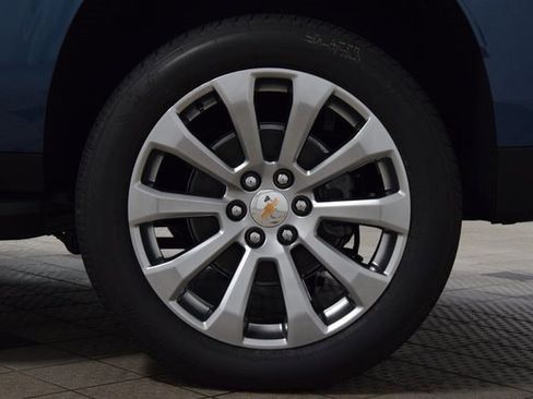 New 2026 Chevrolet Suburban Premier w/ Sun And Tow Package image 27