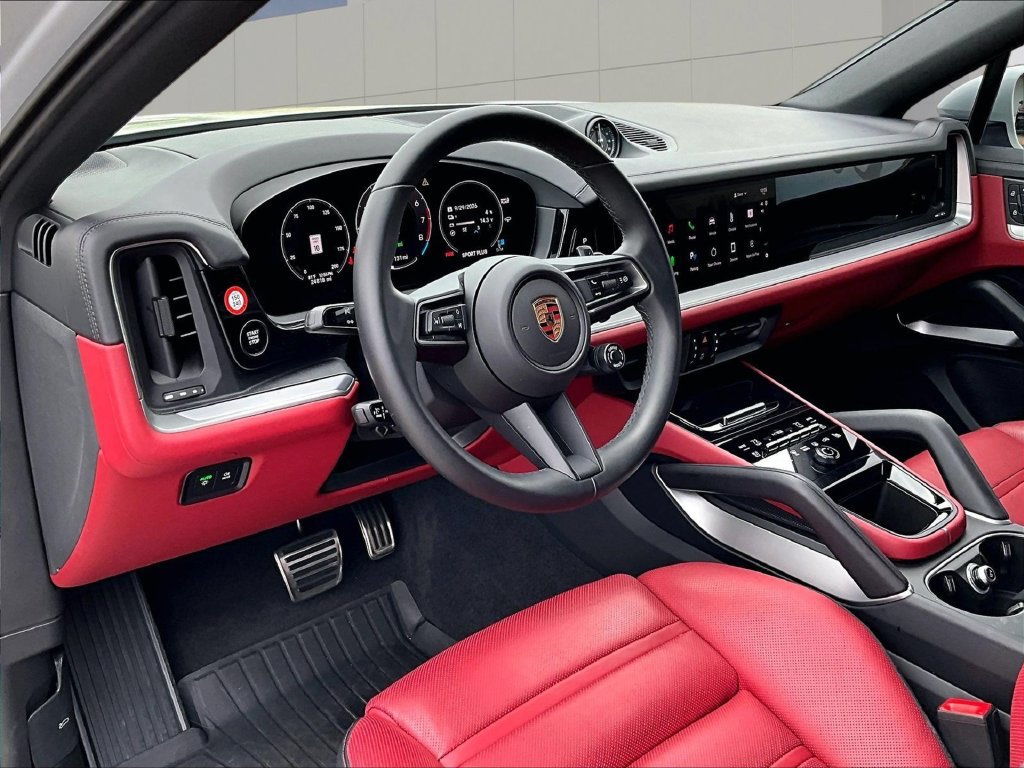 Certified 2025 Porsche Cayenne S AWD/4WD image 4