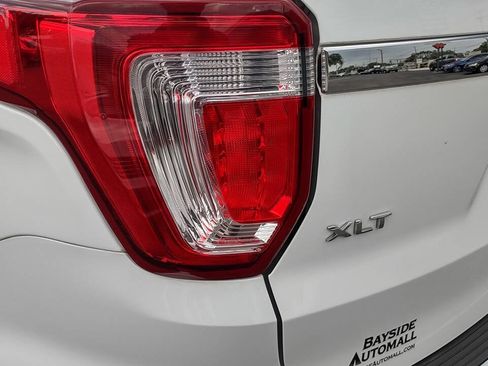 Used 2018 Ford Explorer XLT w/ Equipment Group 201A AWD/4WD image 39