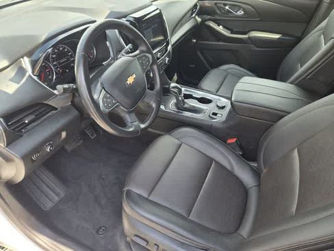 Used 2022 Chevrolet Traverse High Country FWD image 2