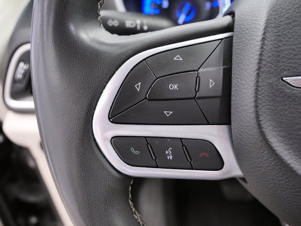 Certified 2023 Chrysler Pacifica Touring-L FWD image 23