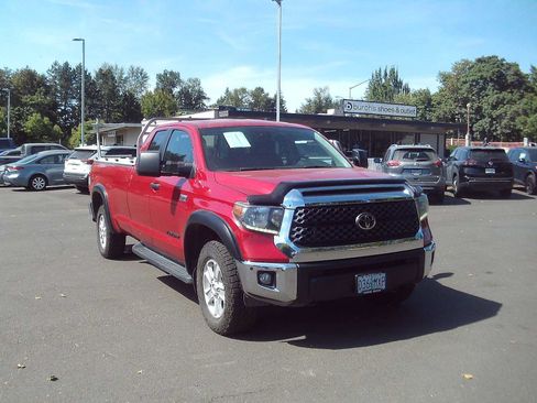 Used 2020 Toyota Tundra SR5 w/ SR5 Convenience Package AWD/4WD image 7