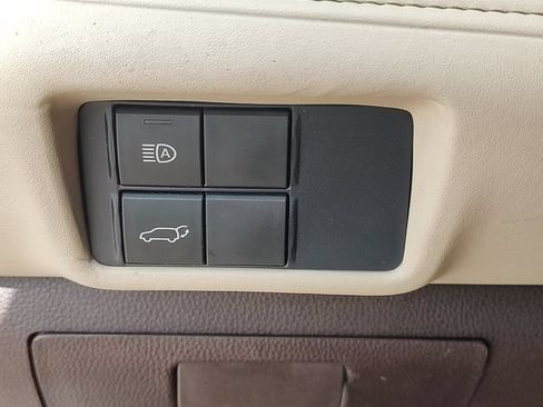 Used 2021 Toyota Highlander XLE FWD image 24