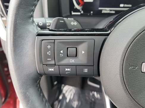 Used 2024 Nissan Rogue SL FWD image 16