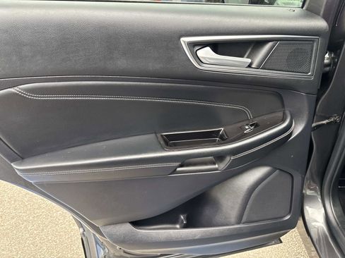 Used 2020 Ford Edge Titanium image 10