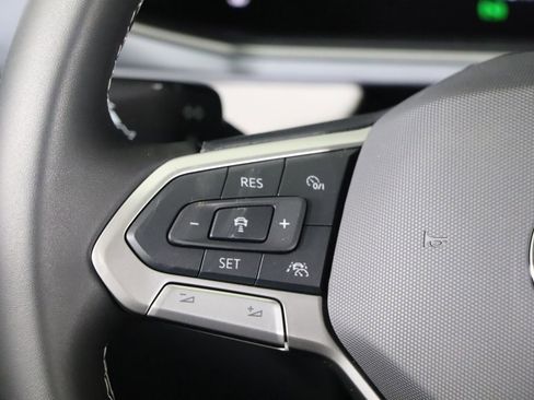 Used 2025 Volkswagen Taos SE image 39