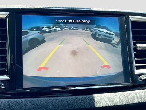 Used 2024 Chrysler Pacifica Touring-L FWD image 32