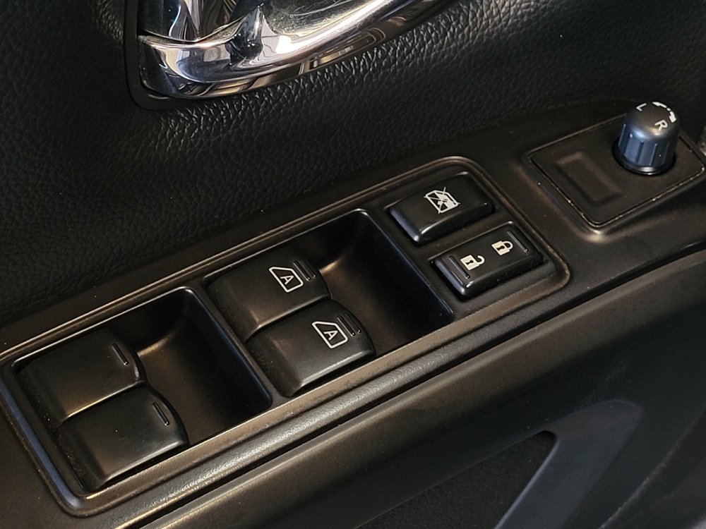 Used 2019 Nissan Titan SV w/ SV Convenience Package RWD image 27