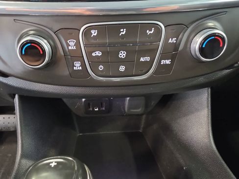 Used 2018 Chevrolet Traverse LS FWD image 21
