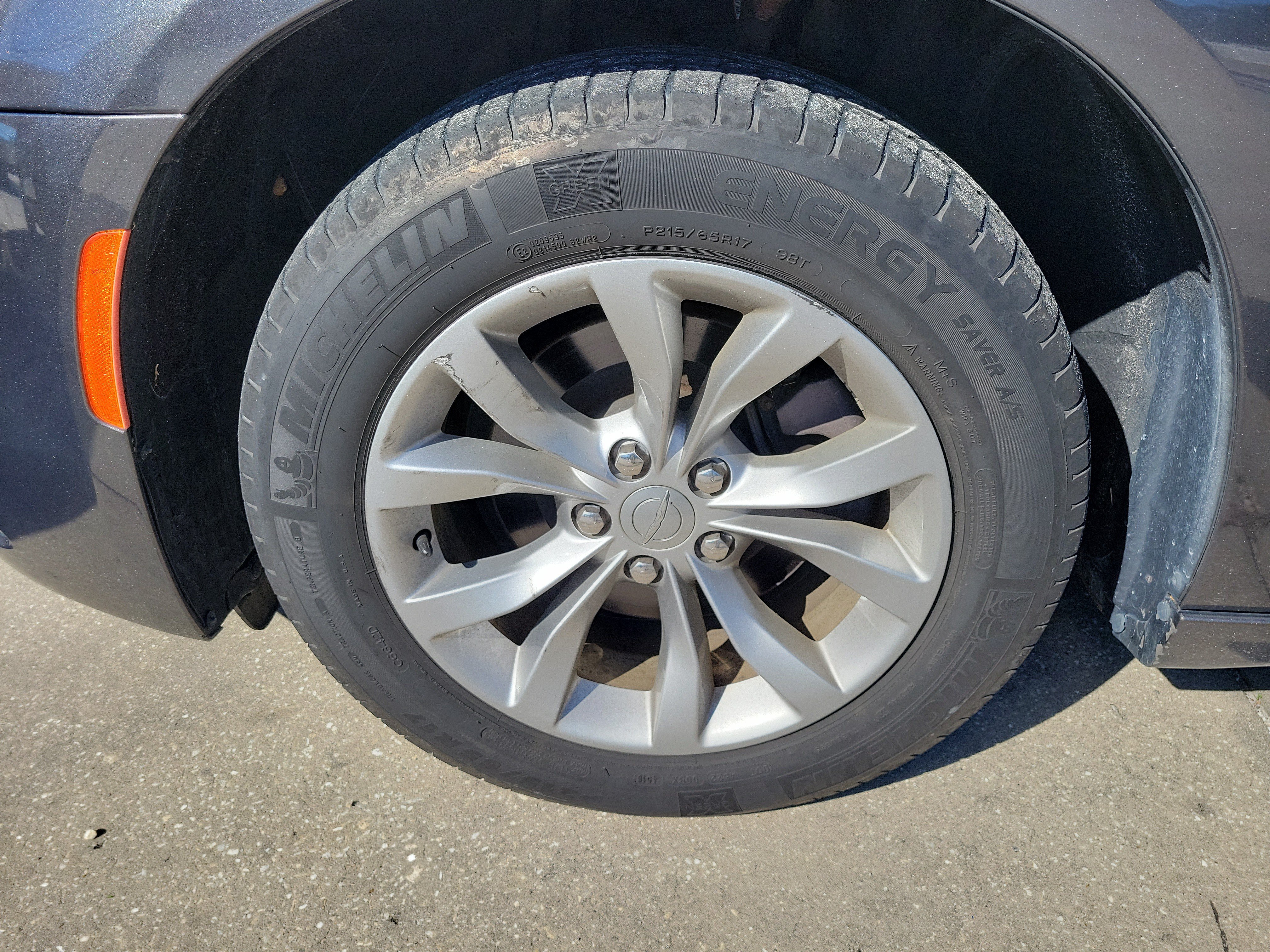 Used 2019 Chrysler 300 Touring RWD image 5