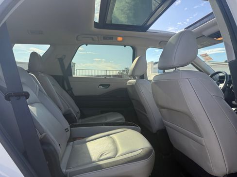 Used 2022 Nissan Pathfinder SL w/ SL Premium Package image 18