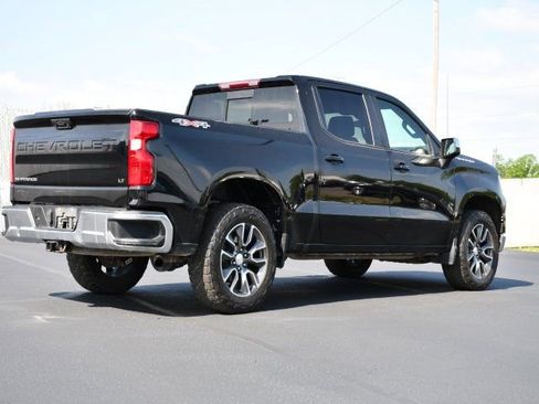 Used 2022 Chevrolet Silverado 1500 LT w/ Leather Package AWD/4WD image 6