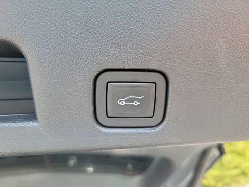 Used 2025 Buick Enclave Sport Touring FWD image 21