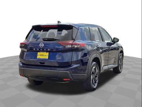 Used 2025 Nissan Rogue SV image 4