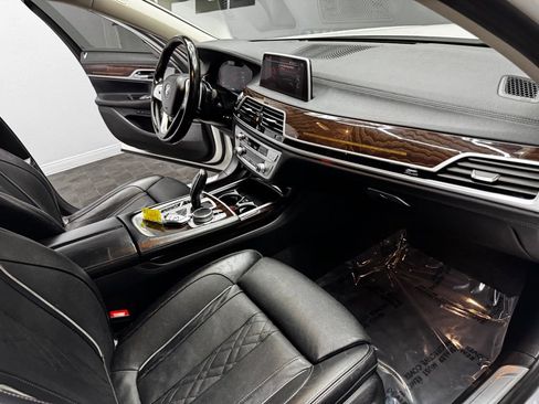Used 2021 BMW 750i xDrive image 57