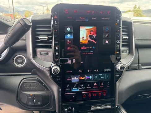 New 2026 RAM 2500 Laramie AWD/4WD image 18