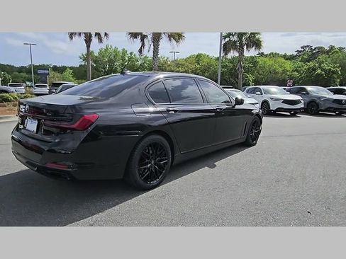 Used 2022 BMW 740i w/ Premium Package image 25