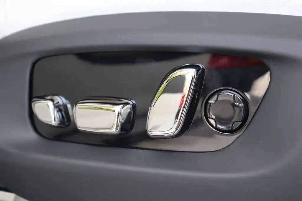 New 2027 Rolls-Royce Cullinan Black Badge AWD/4WD image 24