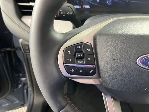 Used 2025 Ford Explorer Active w/ Active Comfort Package image 19