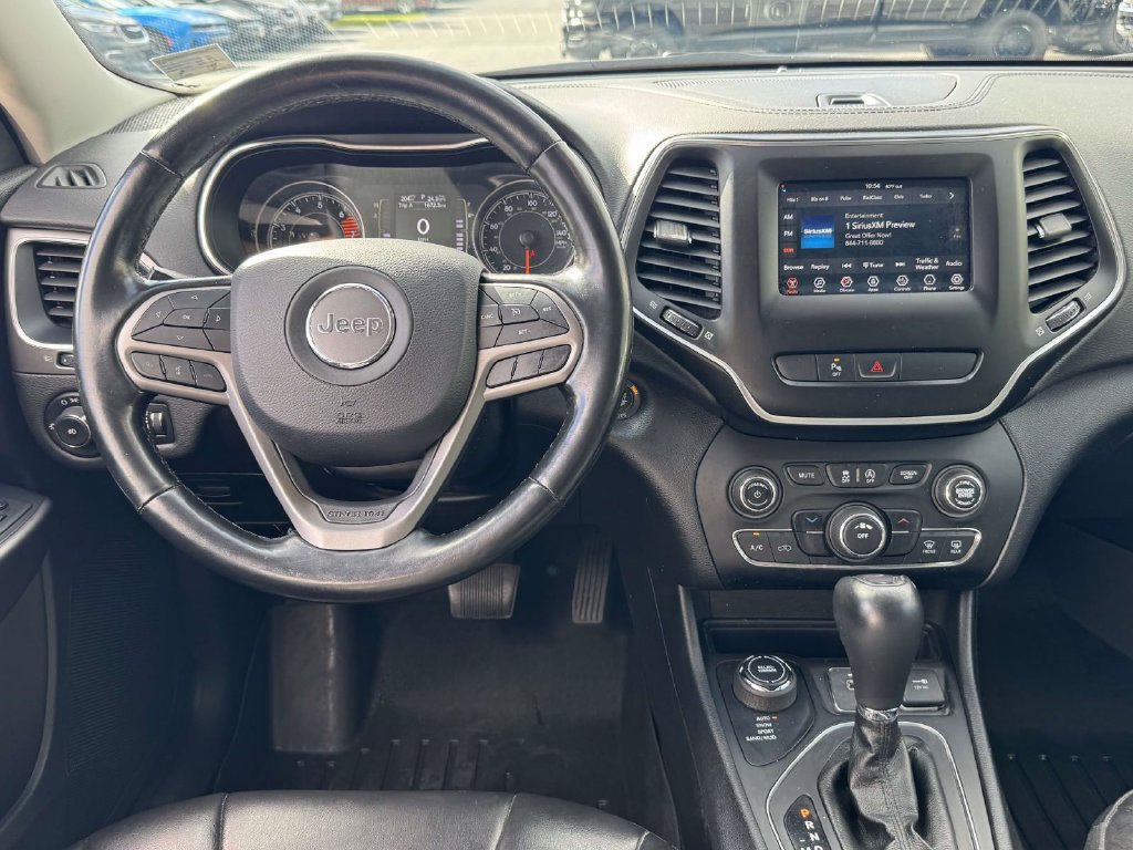 Used 2020 Jeep Cherokee Latitude Plus w/ Cold Weather Group AWD/4WD image 16