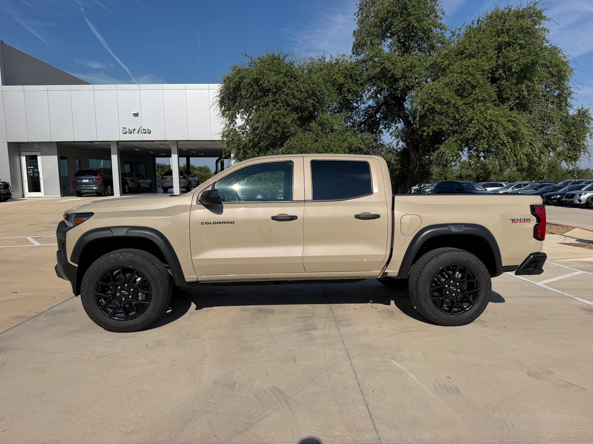 Used 2023 Chevrolet Colorado Trail Boss w/ LPO, Dark Essentials Package AWD/4WD image 3