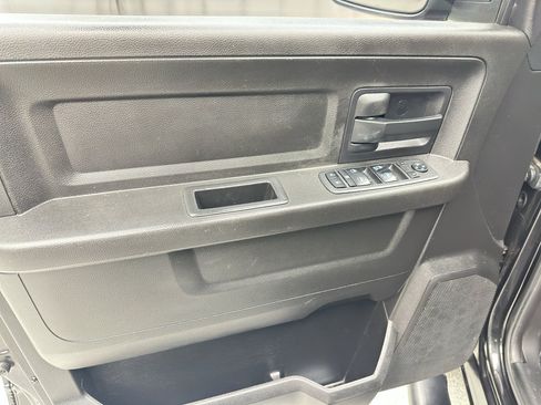 Used 2018 RAM 1500 Express w/ Express Value Package AWD/4WD image 10