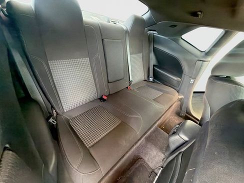 Used 2016 Dodge Challenger SXT RWD image 33