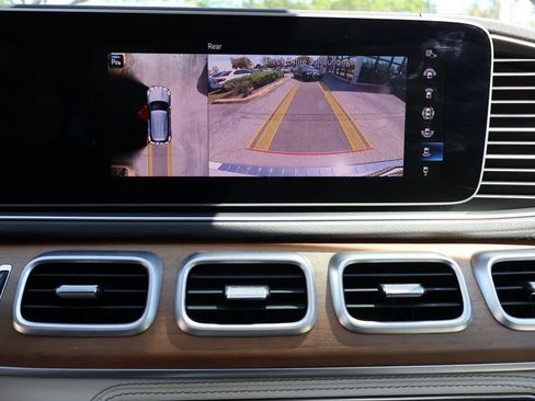 Used 2021 Mercedes-Benz GLE 450 4MATIC w/ AMG Line Exterior image 53