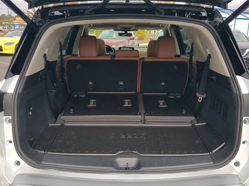 New 2025 Nissan Pathfinder Platinum w/ Black Appearance Package image 12