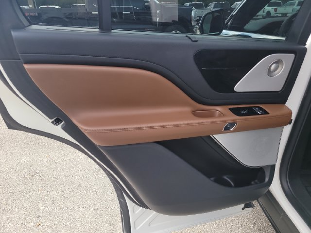 Used 2023 Lincoln Aviator Reserve w/ Equipment Group 201A RWD image 12