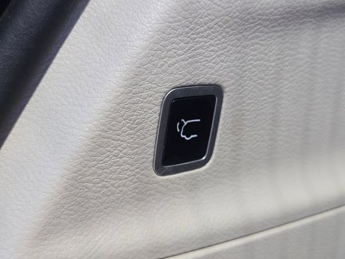 Certified 2024 Chrysler Pacifica Touring-L FWD image 21