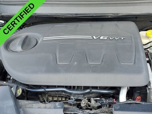 Used 2017 Jeep Cherokee Trailhawk w/ Comfort & Convenience Group AWD/4WD image 28