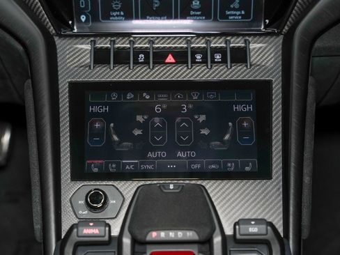 Used 2023 Lamborghini Urus Performante AWD/4WD image 52