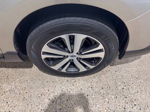 Used 2018 Subaru Outback 2.5i Limited image 11