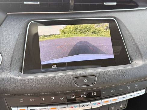 Used 2021 Cadillac XT4 Premium Luxury AWD/4WD image 32