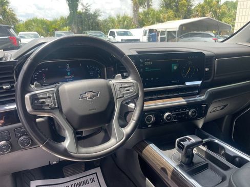 Used 2022 Chevrolet Silverado 1500 RST AWD/4WD image 13
