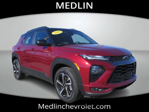 Used 2023 Chevrolet TrailBlazer RS w/ Sun and Liftgate Package image 2