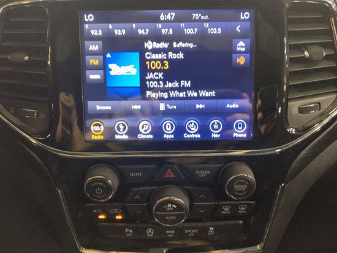 Used 2019 Jeep Grand Cherokee Altitude RWD image 25