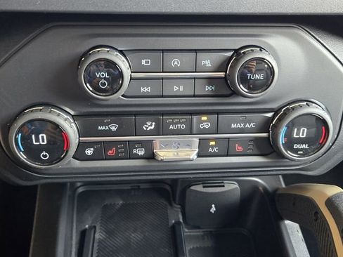 New 2025 Ford Bronco Badlands image 16