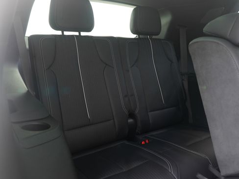 Used 2026 Cadillac Vistiq Luxury image 16